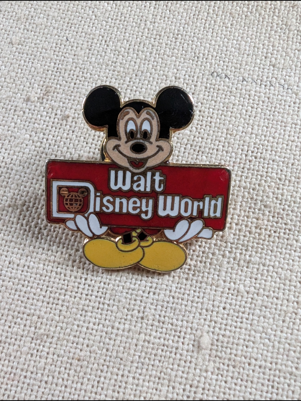 Disney  Mickey Mouse Walt Disney World Pin With Gold Textured Backing
